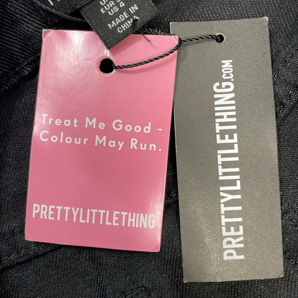 NWT PrettyLittleThing Black Wash Denim Jean Mom Shorts High Rise 4 - Picture 13 of 14